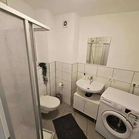 3 Moderne 2-zimmer-apartments Mit Wlan & Parkplatz, Perfekt Fuer Familien & Gruppen Apartment *