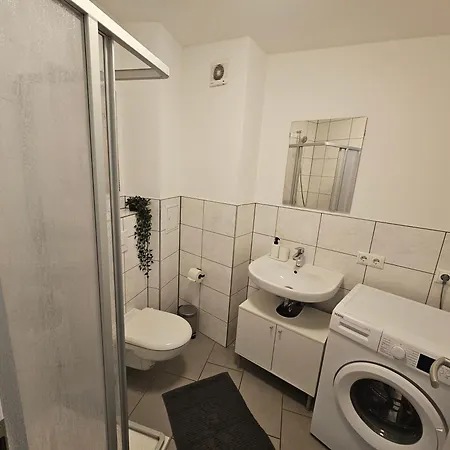 3 Moderne 2-zimmer-apartments Mit Wlan & Parkplatz, Perfekt Fuer Familien & Gruppen Apartment *