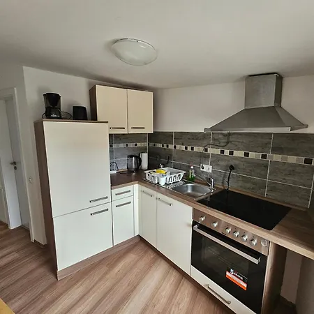 Apartment 3 Moderne 2-zimmer-apartments Mit Wlan & Parkplatz, Perfekt Fuer Familien & Gruppen