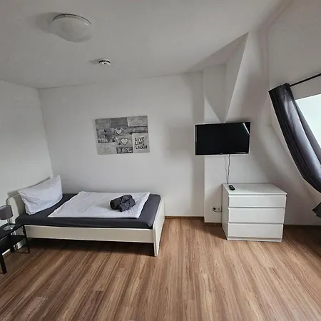 3 Moderne 2-zimmer-apartments Mit Wlan & Parkplatz, Perfekt Fuer Familien & Gruppen Apartment Magdeburg